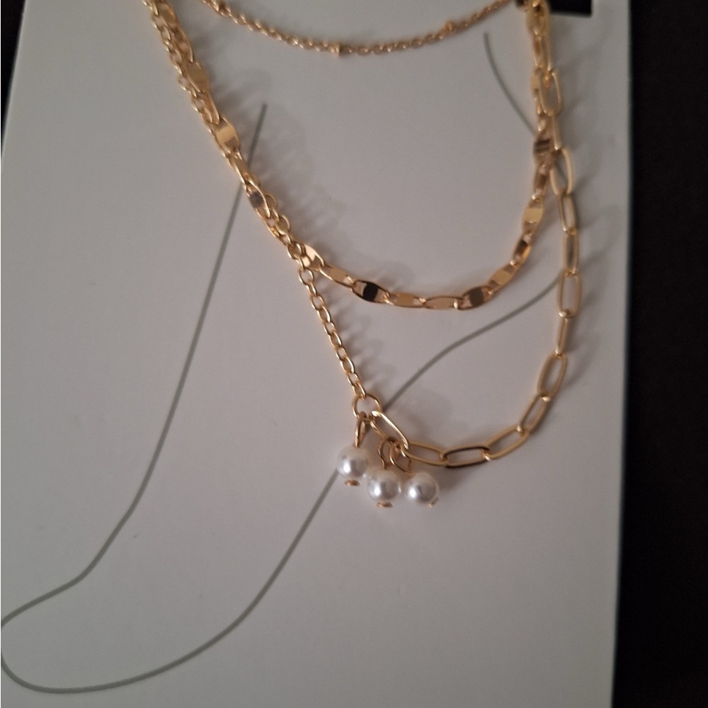 Elegant Gold Chain Necklace with Pearls
